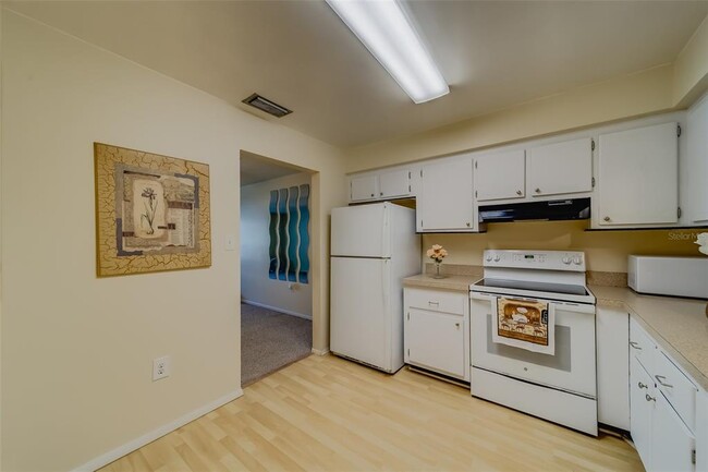 Building Photo - 1706 Belleair Forest Dr