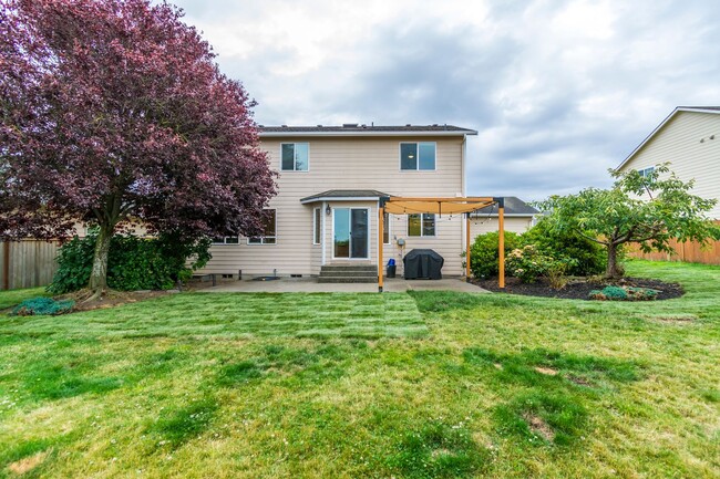Building Photo - Stunning 4 Bedroom, 2.5 Bathroom Home With...
