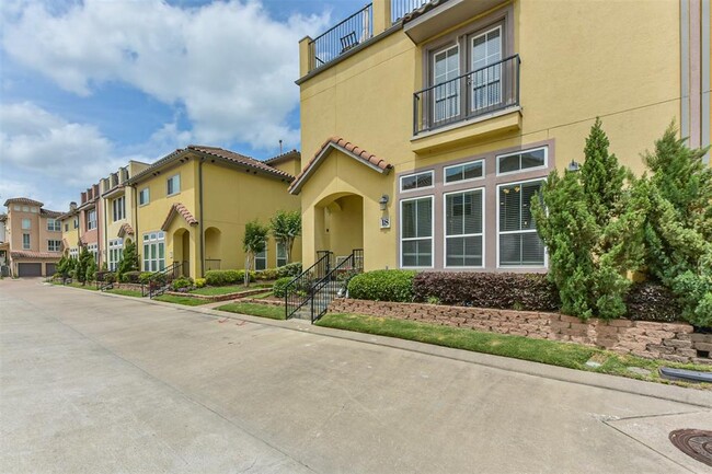 Building Photo - 18 W Oaks Dr
