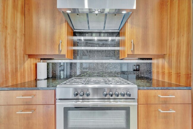 Building Photo - Beautiful West of the Trail 3-Bed/2-Bath H...