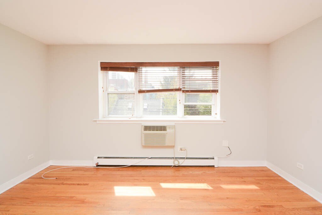 Building Photo - 628 W Wrightwood Ave