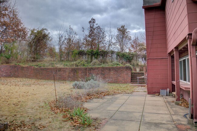 Building Photo - 3-bedroom, 2.5-bath home with mostly hardwood floors