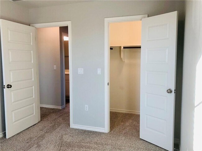 Building Photo - 1323 Ambler Dr