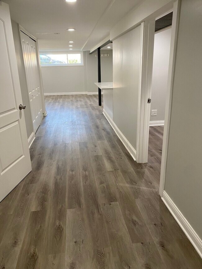 Building Photo - 5530 N Mango Ave