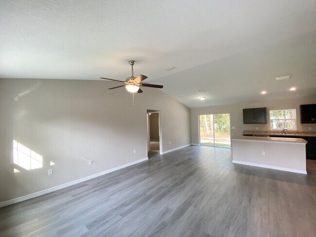 Building Photo - Custom Home - Desirable SW Dunnellon Neighborhood 3/2/2  Won't Last