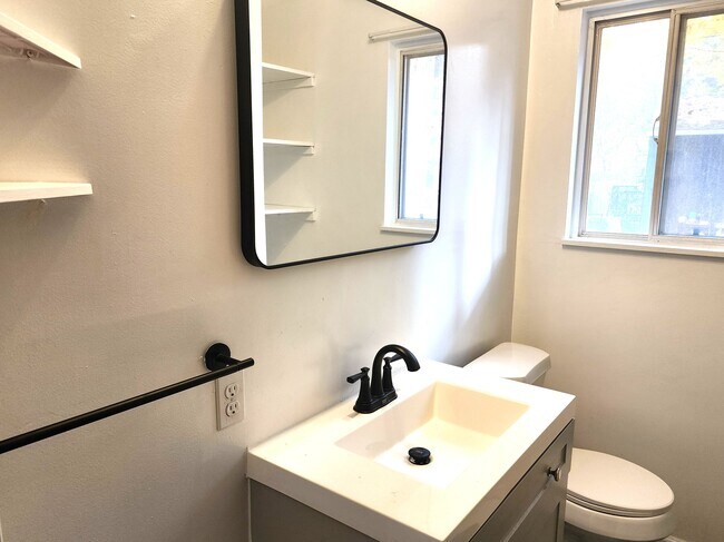 Building Photo - 3886 N West River Rd