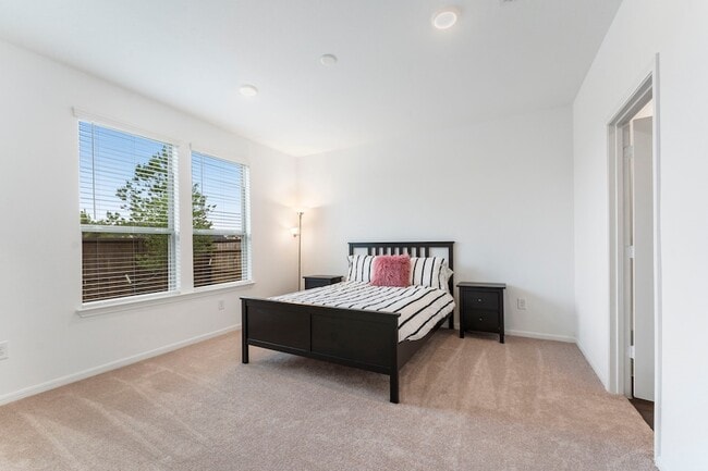 Building Photo - 14483 Cedar Ledge Ln
