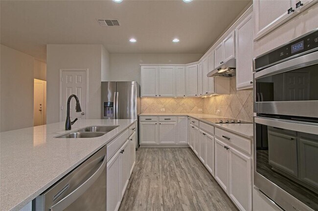 Building Photo - 601 Hummingbird Ln