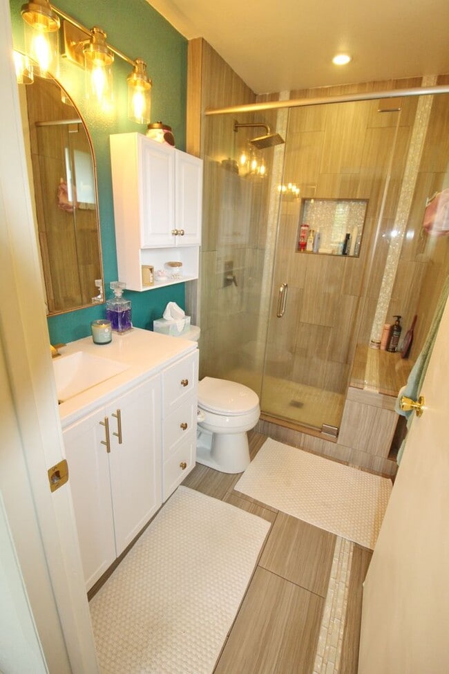 Building Photo - Stand-alone, Remodeled, Tastefully Furnished and Decorated 3Bed/2Bath Home in Southpointe with a ...