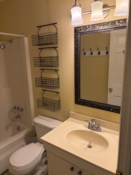 Building Photo - 16348 Woodcliffe Dr