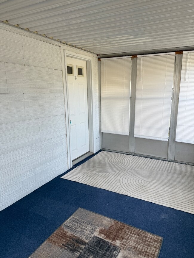 Building Photo - 711 W 11th Ave