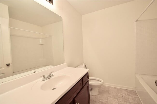Building Photo - 2150 Waterford Park Dr