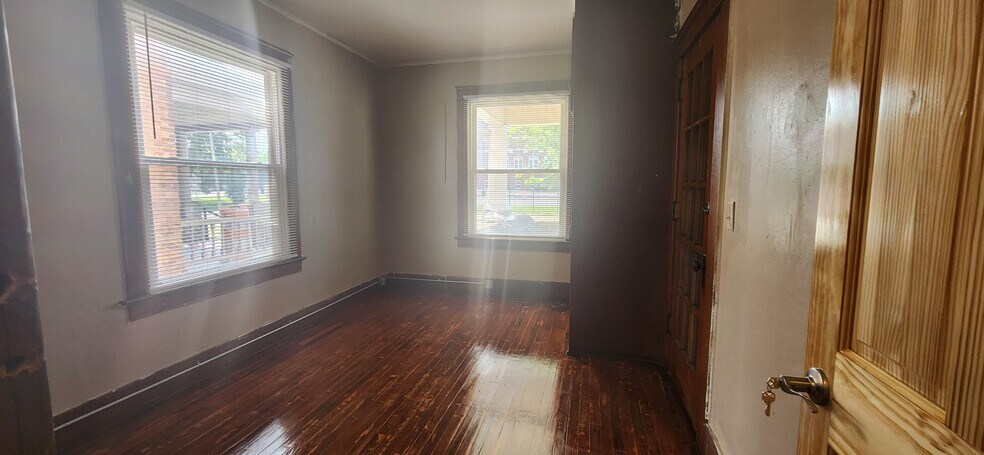 Building Photo - 414 Perrin St