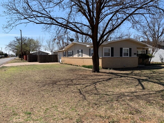 Building Photo - Recently Renovated Home Near Texas Tech Un...
