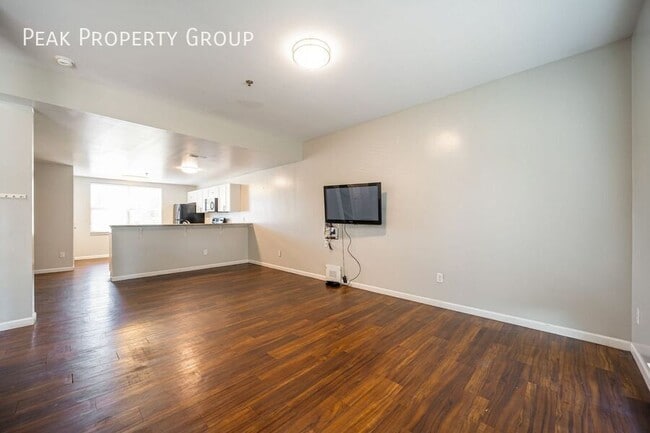 Building Photo - 253 E 12th Ave