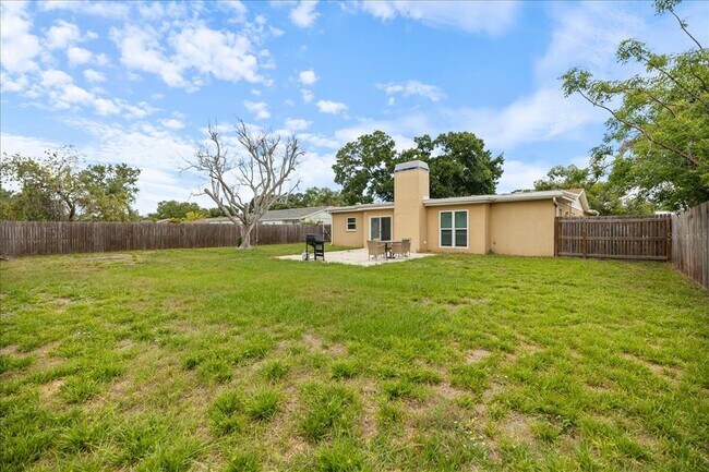 Building Photo - 818 Plum Tree Ln