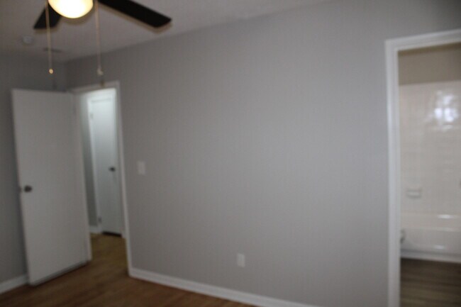 Building Photo - 3332 Hillis Rd