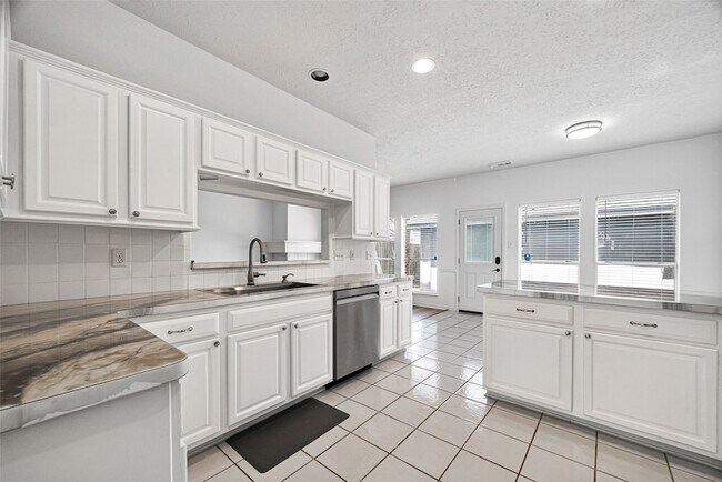 Building Photo - 1253 El Camino Village Dr