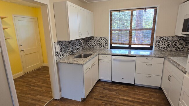 Building Photo - Hampton Hills subdivision. Close to Fort Jackson and I-77.