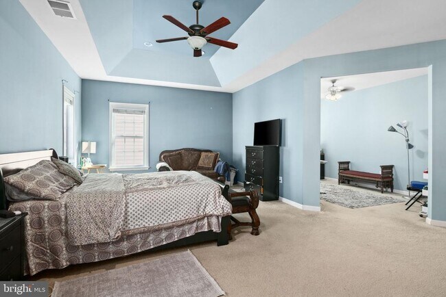 Building Photo - 42888 Southview Manor Dr