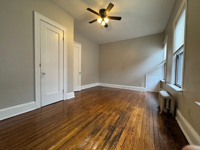 Building Photo - 2773 Hampshire-Unit 8