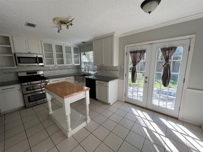 Building Photo - 38 Meadow Cove Dr