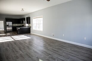 Building Photo - 508 6th Ave