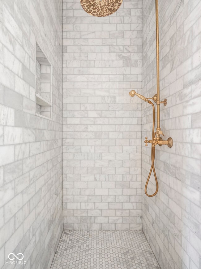 Building Photo - 1118 E St Clair St