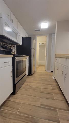 Building Photo - 4615 Country Creek Dr