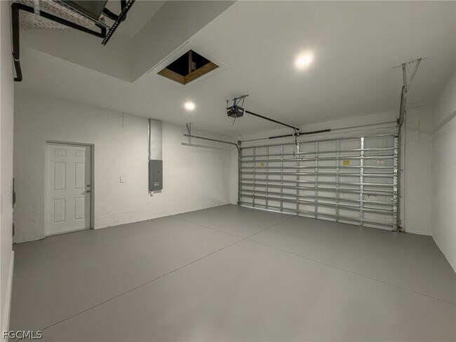 Building Photo - 417 Paddock St