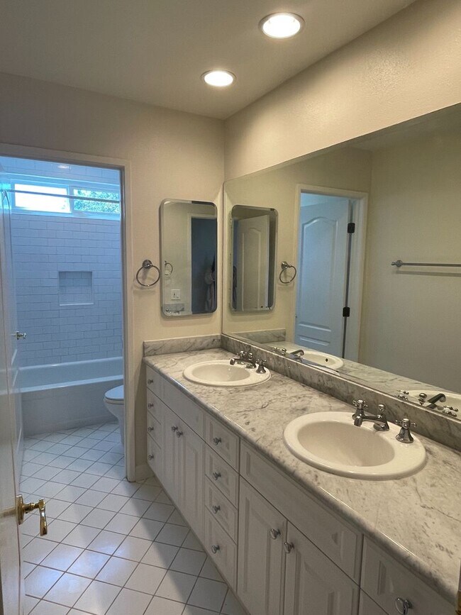 Building Photo - 3246 Medicine Bow Ct