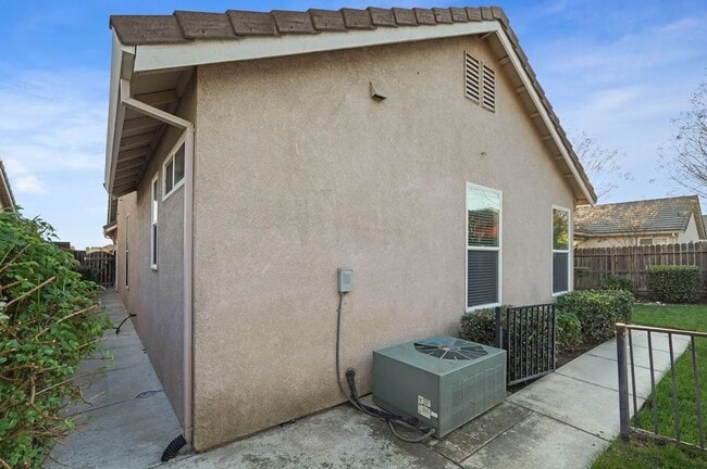 Building Photo - 1911 Lexington Dr