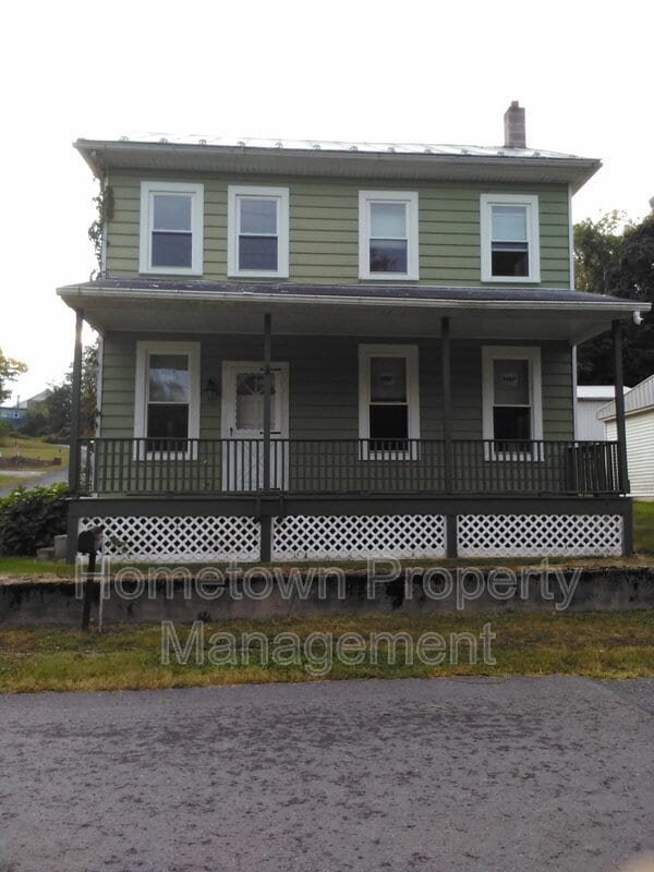 Building Photo - 272 River Rd