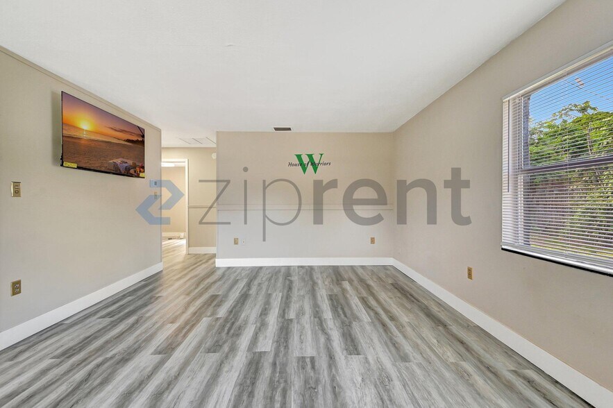 Building Photo - Unit A