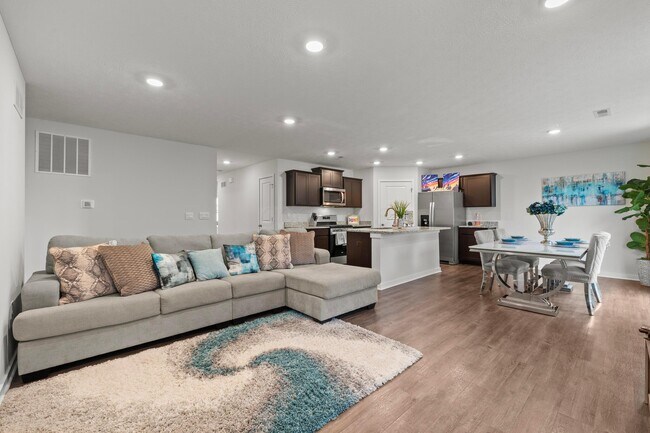 Building Photo - 5969 Hollett Dr S
