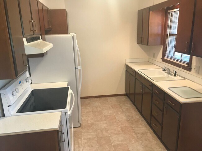 Building Photo - 1725 Douglas Ave