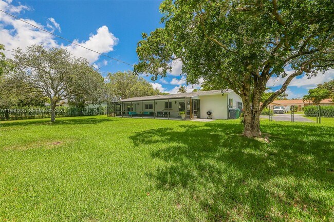 Building Photo - 17460 SW 85th Ave