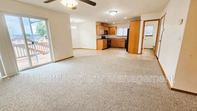 Building Photo - 7025 Stourbridge Pl NE