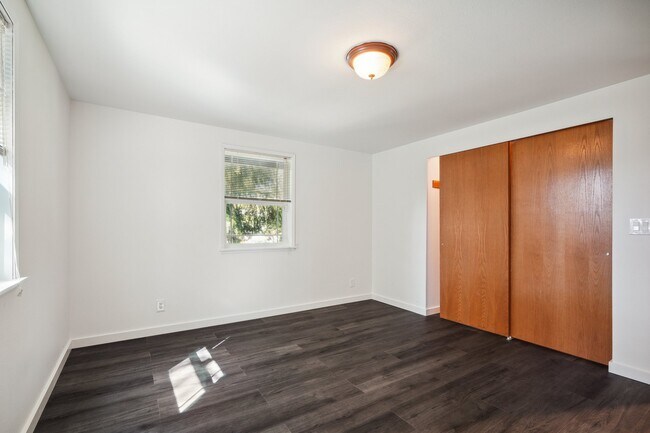 Building Photo - 2119 Duvall Ave NE