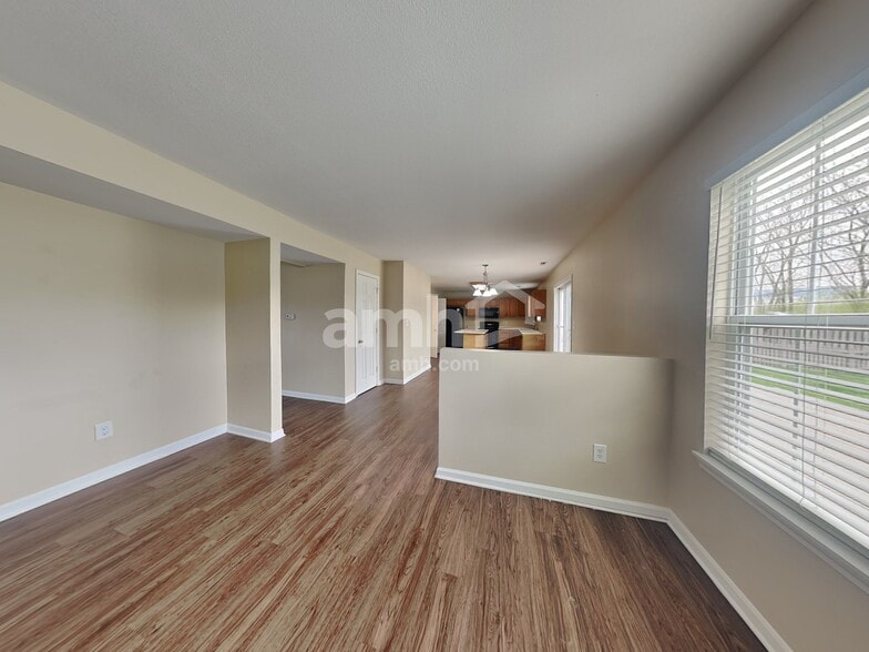 Building Photo - 38 E Flat Rock Dr