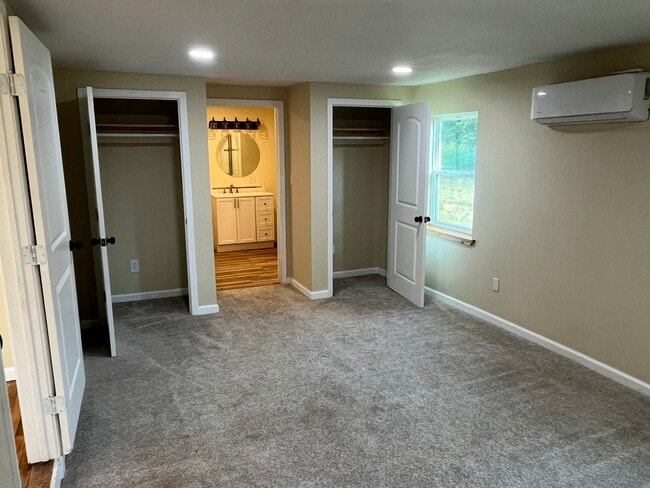 Master bedroom - 805 S Frey St