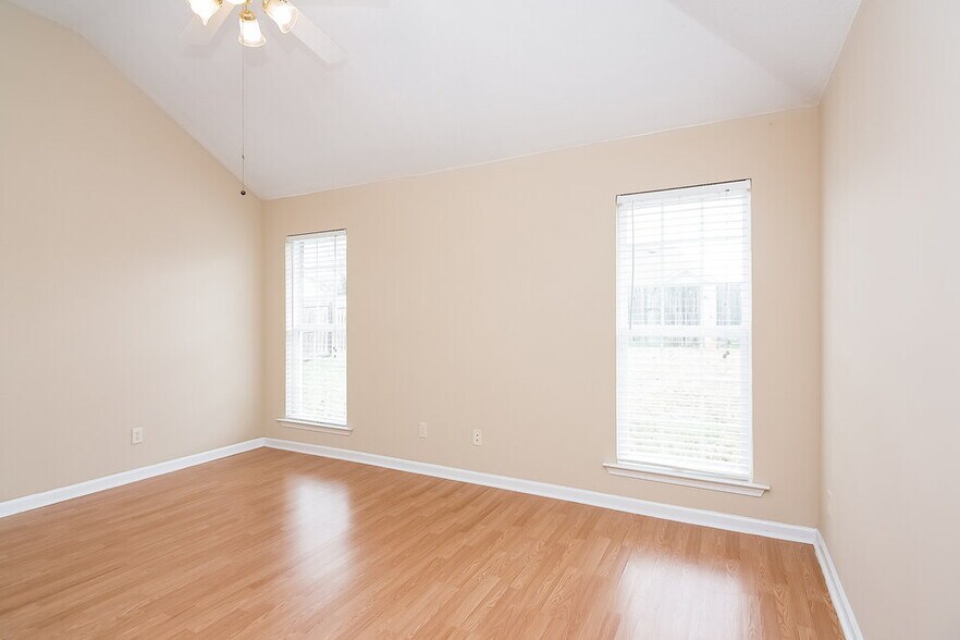 Building Photo - 5400 Milton Ridge Dr