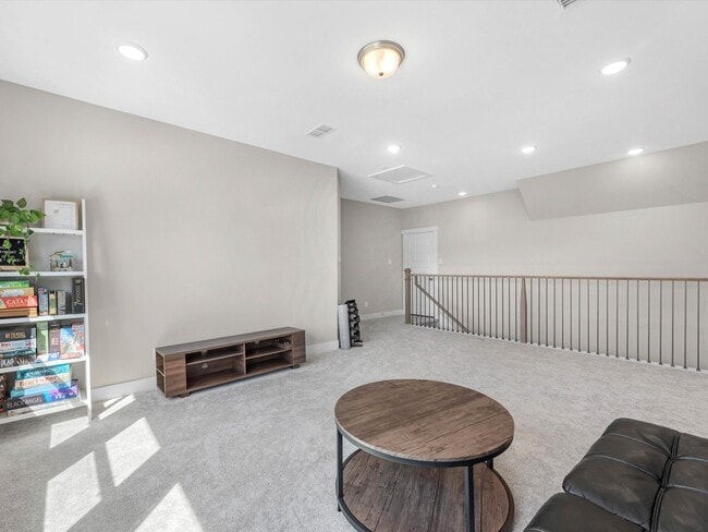 Building Photo - 16011 Mason Run Dr