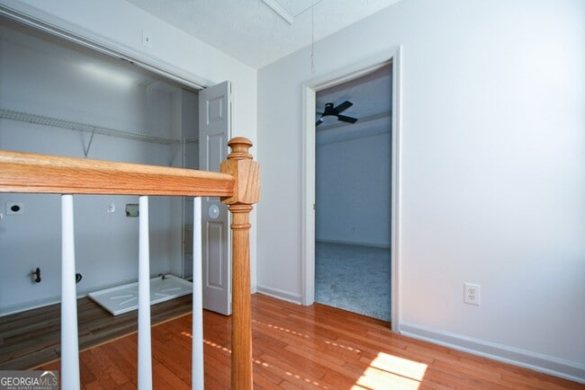 Building Photo - 5460 Hampton Ct