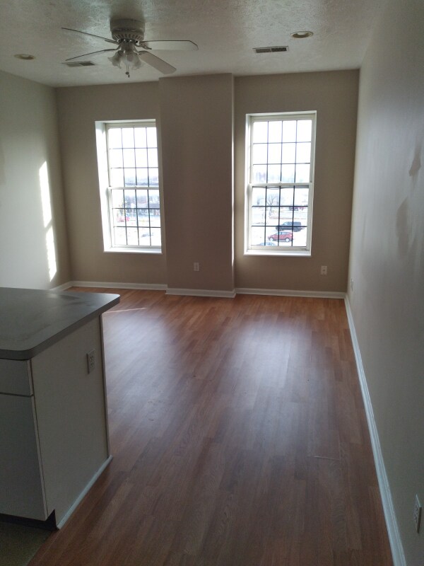 Building Photo - 140 Middle Ave