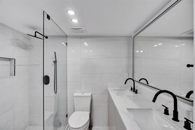 Building Photo - 6039 Collins Ave