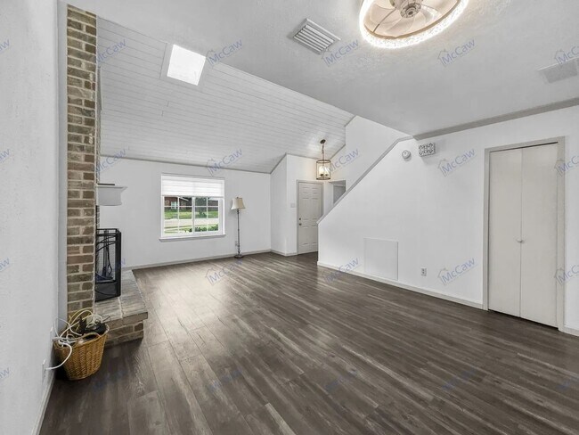 Building Photo - 767 Dove Cir