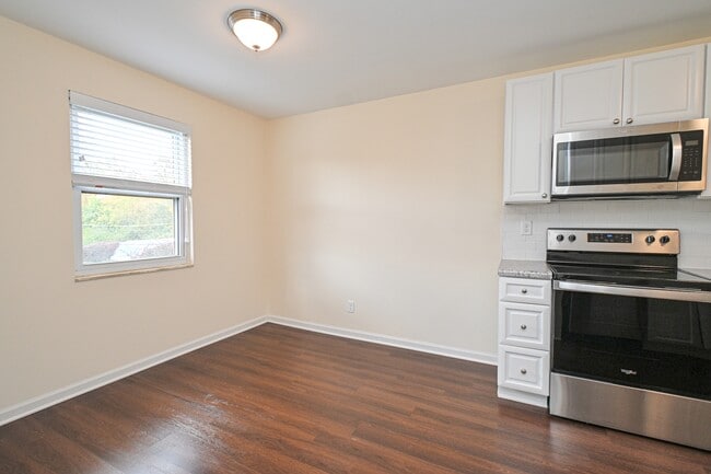 Building Photo - 4328 Villa Dr