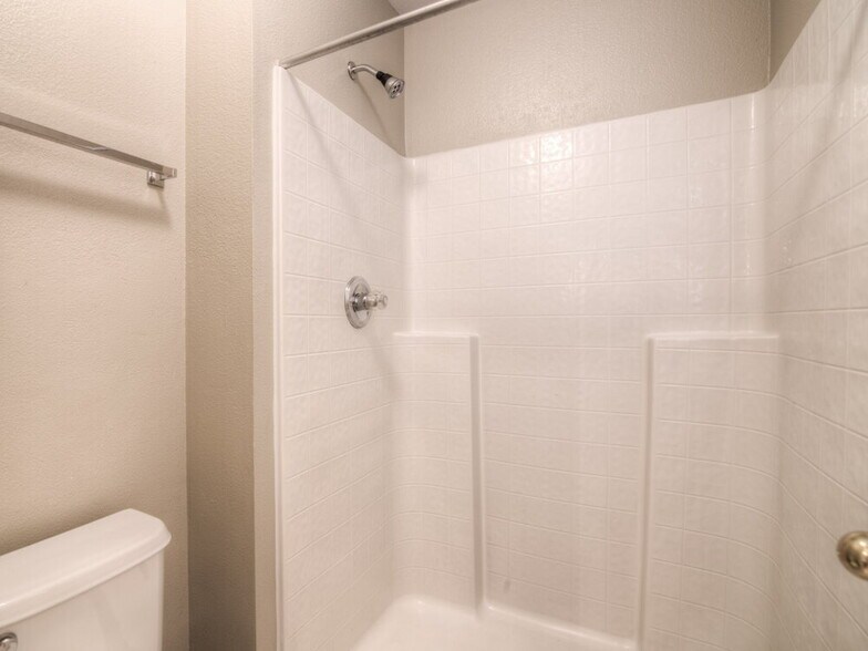 Building Photo - 4231 Stonefield Dr