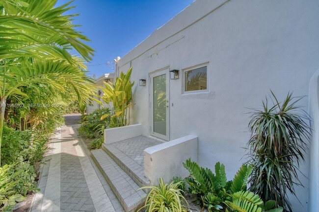 Building Photo - 845 NE 119th St